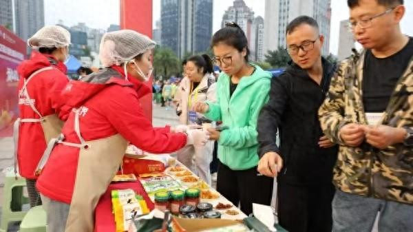 恒力配资 2025年涪陵半程马拉松焕新开跑 乌江榨菜携美味护航